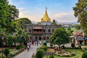 Pune to Shirdi Group Trip: Best Vehicle, Per‑Person Cost, and One‑Day Itinerary (2026)